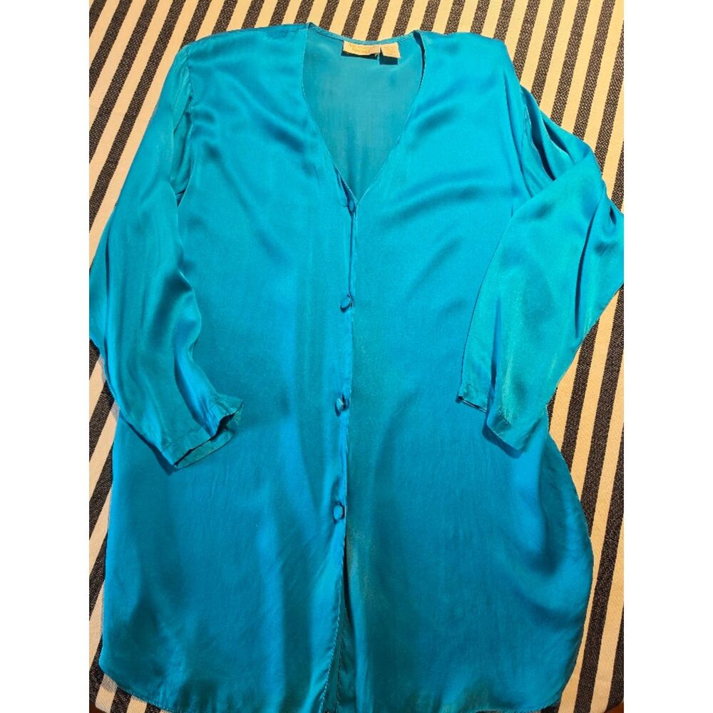 Vintage Victoria’s Secret 100% silk sleep shirt from their famous Gold Label er